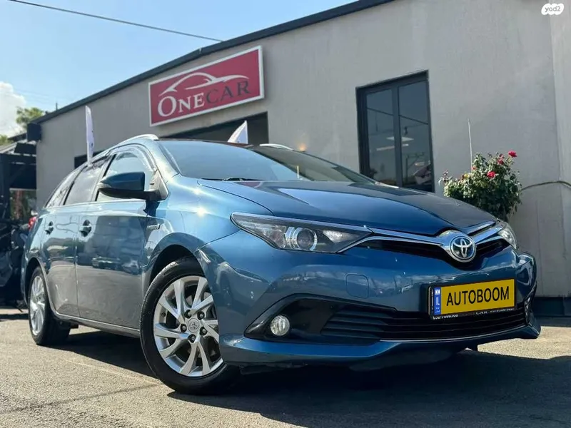 Toyota Auris 2nd hand, 2015