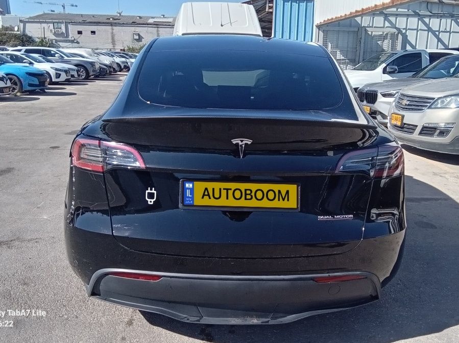Tesla Model Y 2nd hand, 2024, private