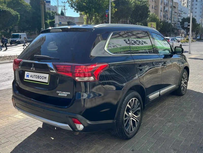 מיצובישי אאוטלנדר יד 2 רכב, 2017, פרטי