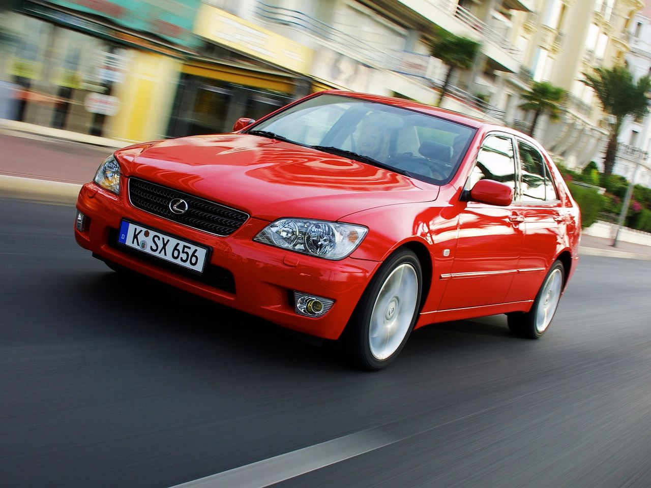Лексус LS 200