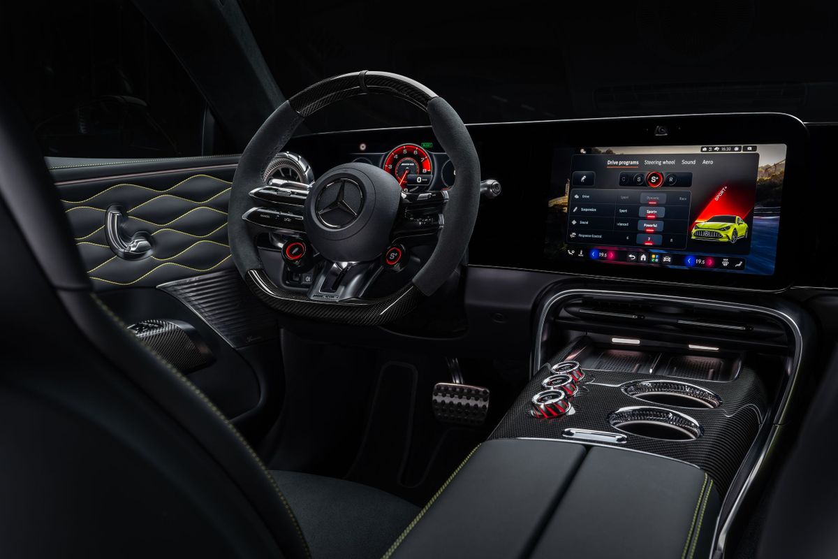 Mercedes AMG GT. Центральная консоль.