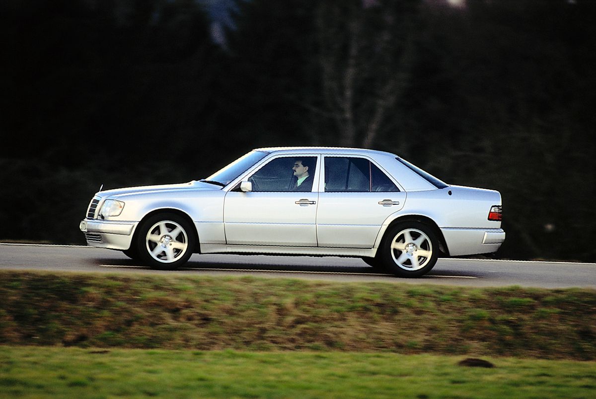 Mercedes E-Class 1984. Carrosserie, extérieur. Berline, 1 génération