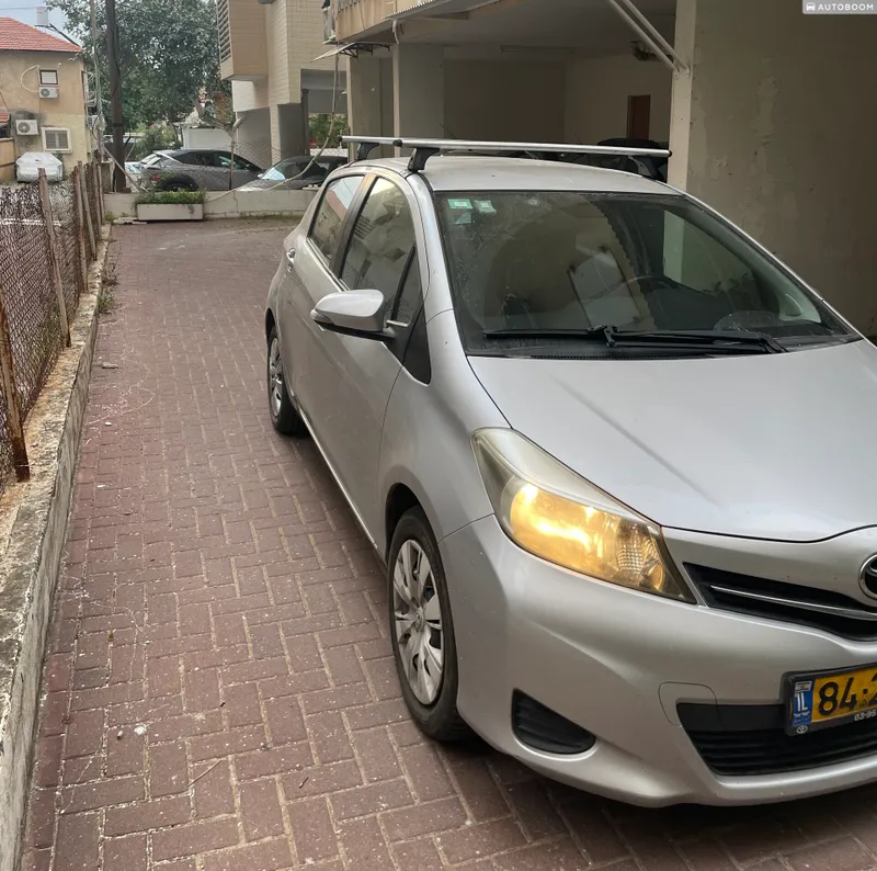 Toyota Yaris 2nd hand, 2012, private