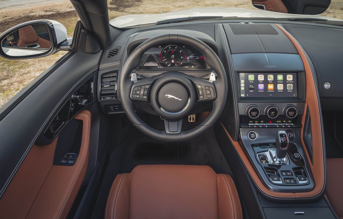 Jaguar F-Type 2019. Dashboard. Roadster, 1 generation, restyling 2