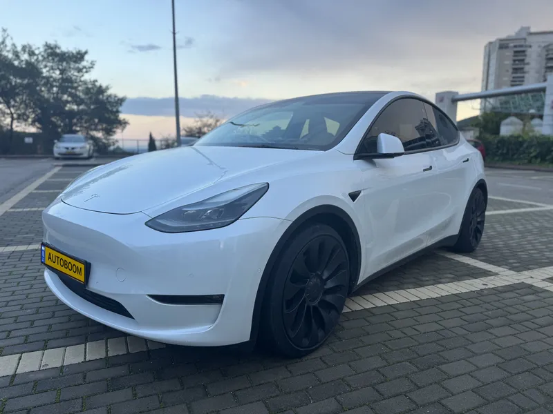 Tesla Model Y 2nd hand, 2022, private