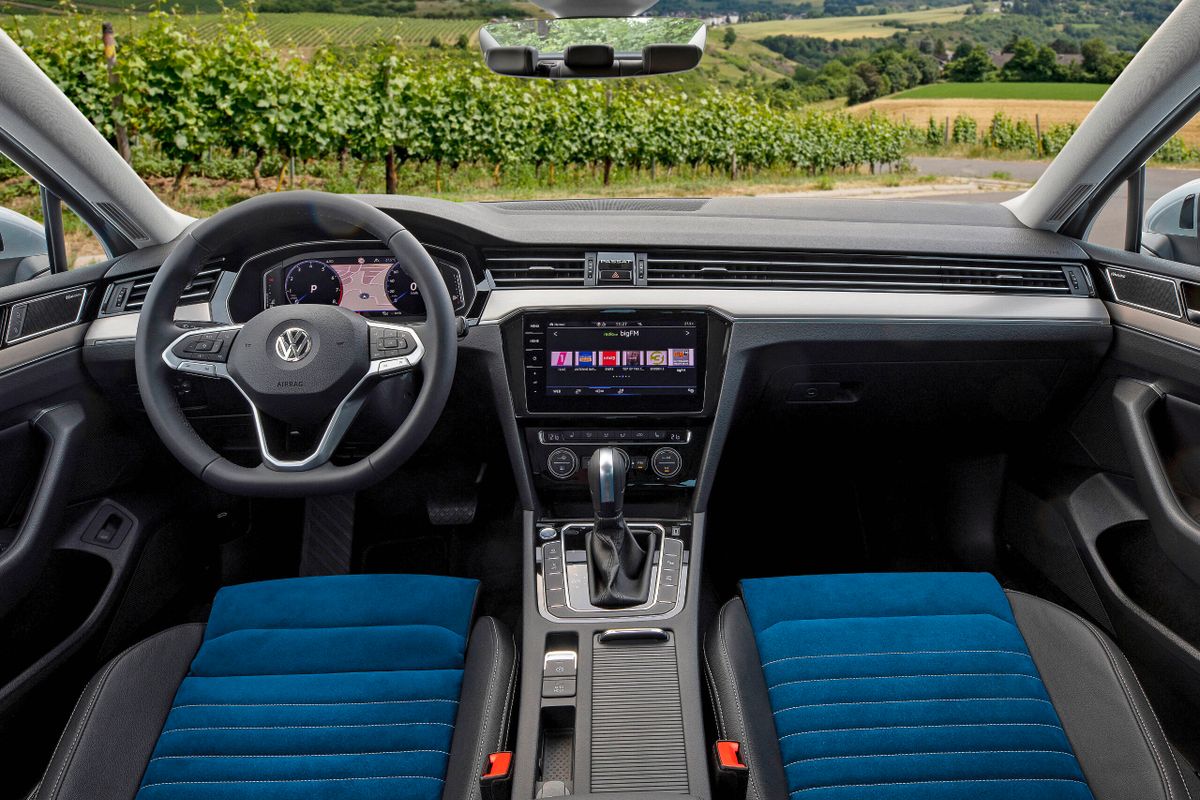 Volkswagen Passat 2019. Siéges avants. Berline, 8 génération, restyling
