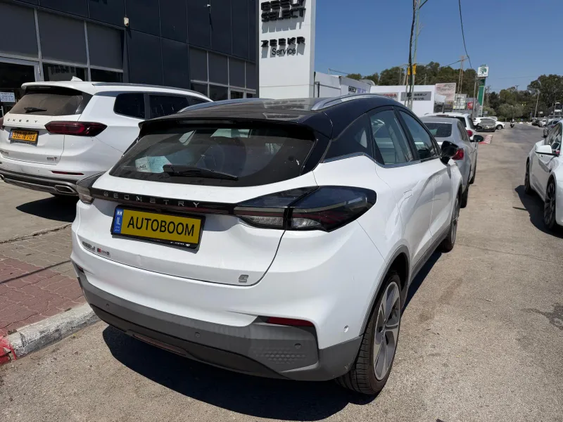 Geely Geometry C 2nd hand, 2022, private