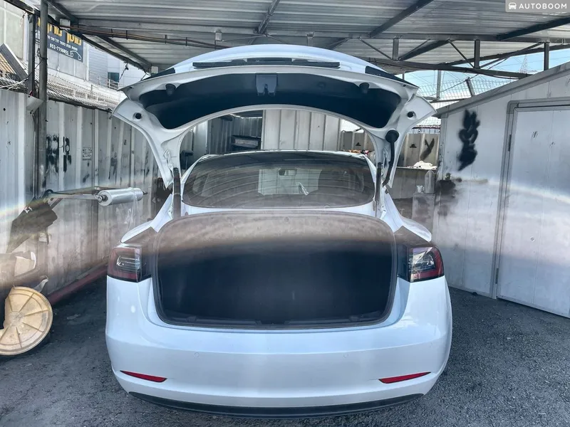 Tesla Model 3 2nd hand, 2021, private