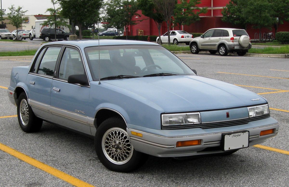 Oldsmobile Cutlass Calais 1984. Bodywork, Exterior. Sedan, 1 generation