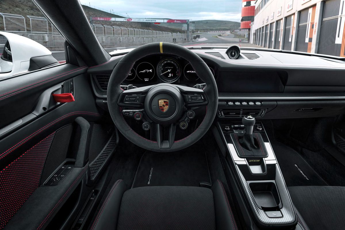 Порше 911 GT3 RS 2022. Передние сидения. Купе, 1 поколение