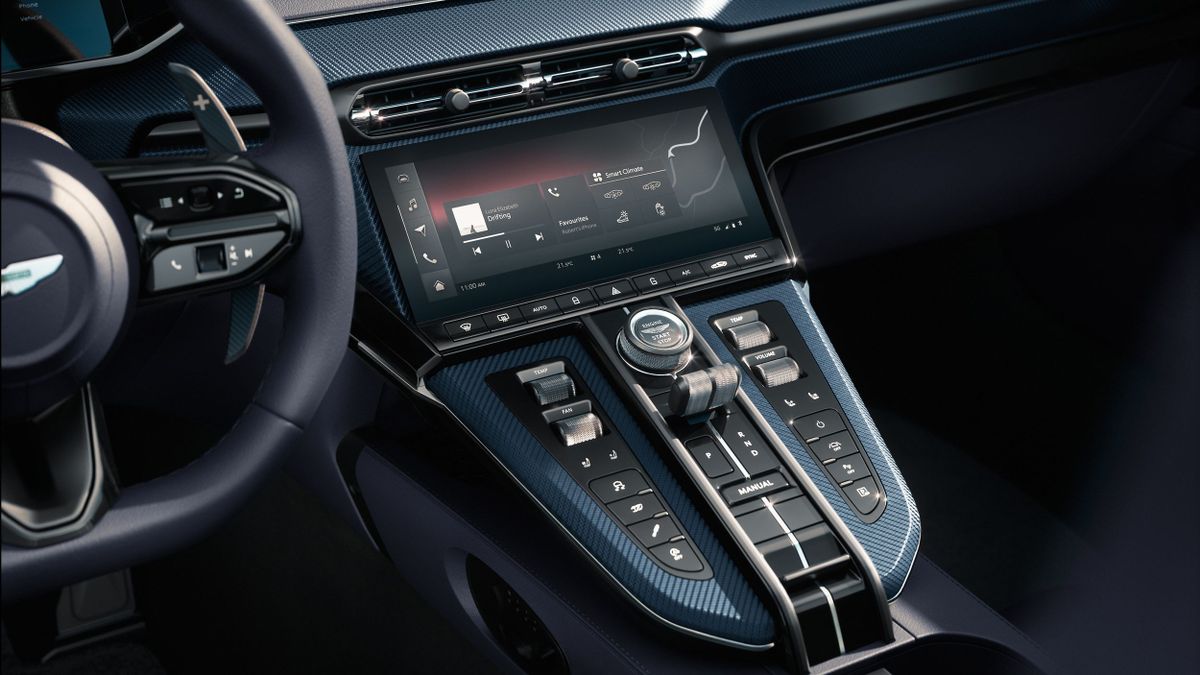 Aston Martin Vantage 2024. Центральная консоль. Родстер, 4 поколение, рестайлинг