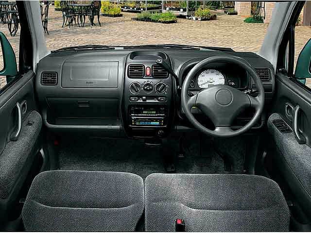 Suzuki Wagon R 2000. Siéges avants. Monospace compact, 2 génération, restyling