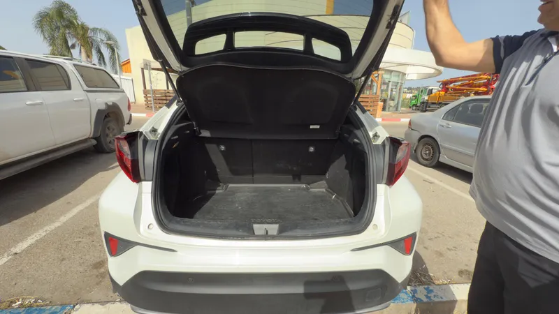 Toyota C-HR 2nd hand, 2021, private hand