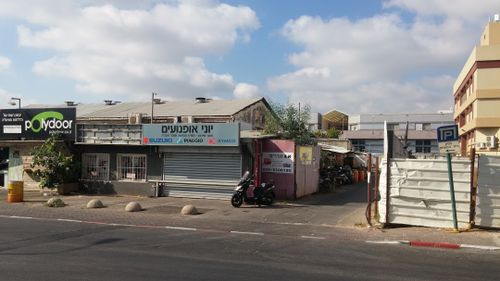 Yoni Ofonoim. Photo 1