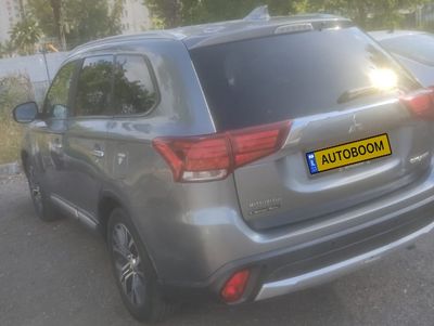מיצובישי אאוטלנדר יד 2 רכב, 2018, פרטי