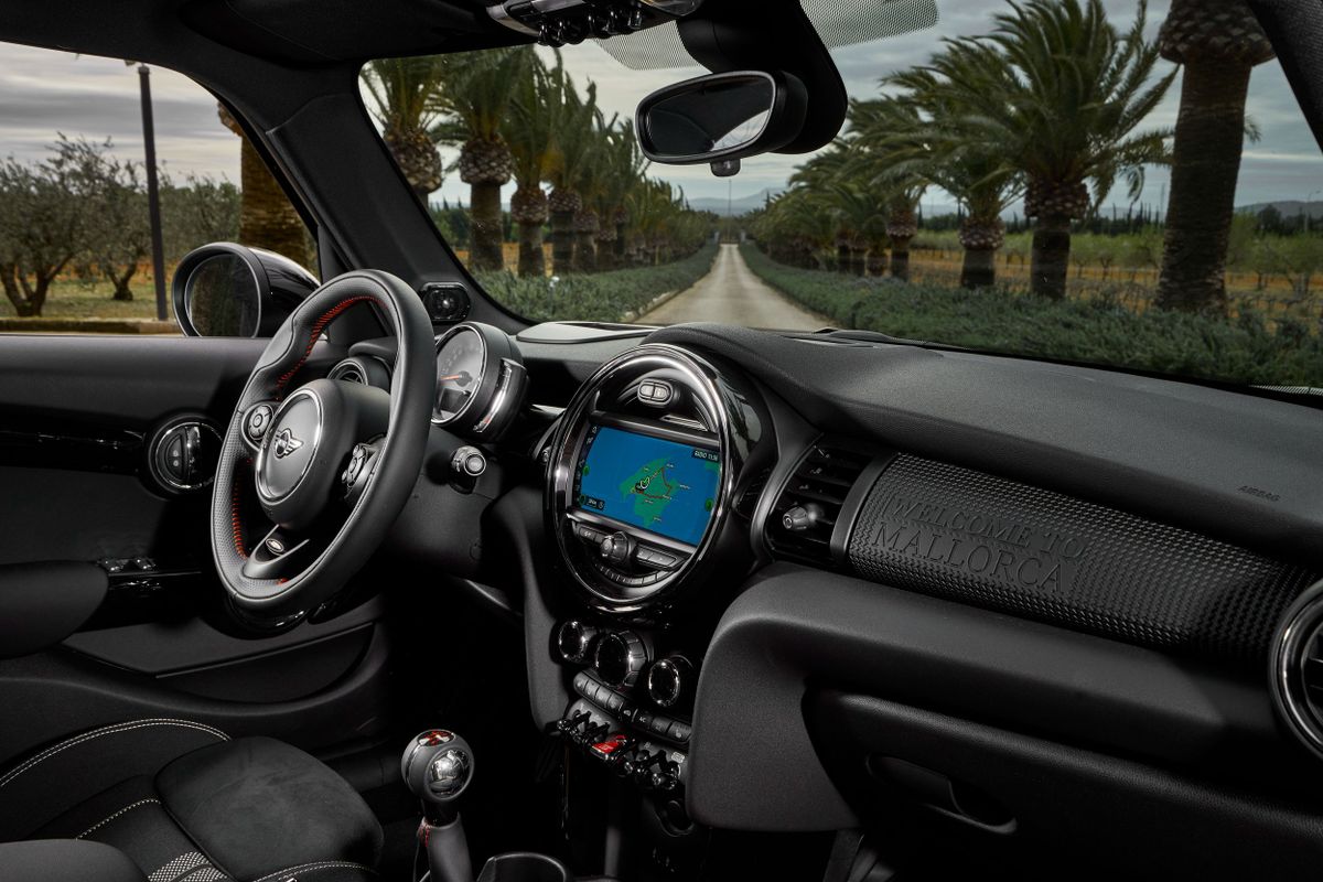 MINI Hatch 2018. Systèmes d’aide à la conduite. Mini 5-portes, 3 génération, restyling