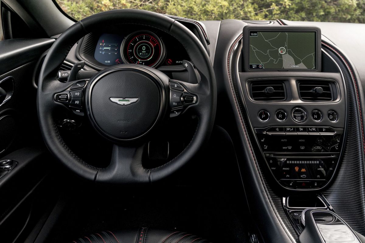 Aston Martin DB11 2016. Tableau de bord. Coupé, 1 génération