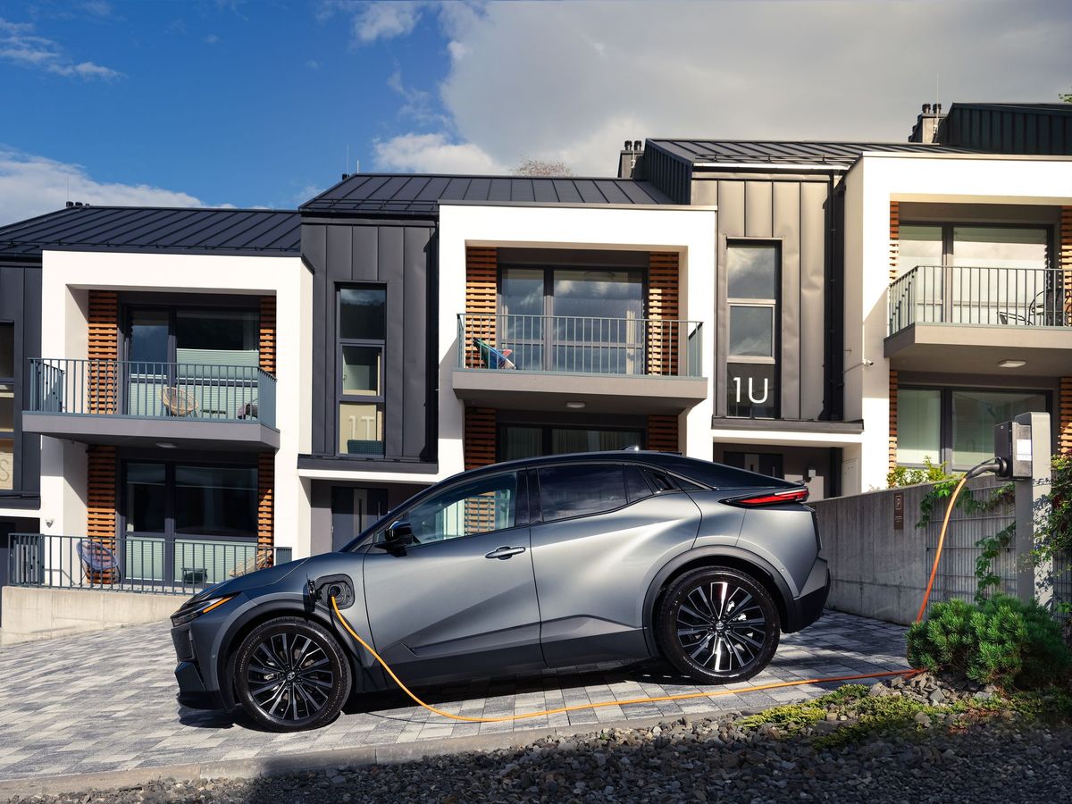 Toyota C-HR Plus 2025. Кузов. SUV 5 дв., 1 поколение