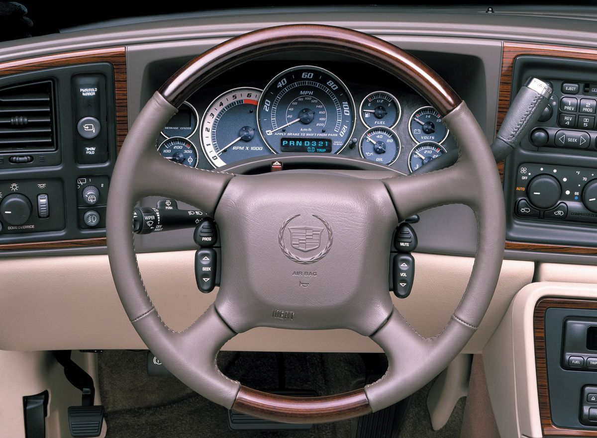 Cadillac Escalade 2001. Dashboard. SUV 5-doors, 2 generation