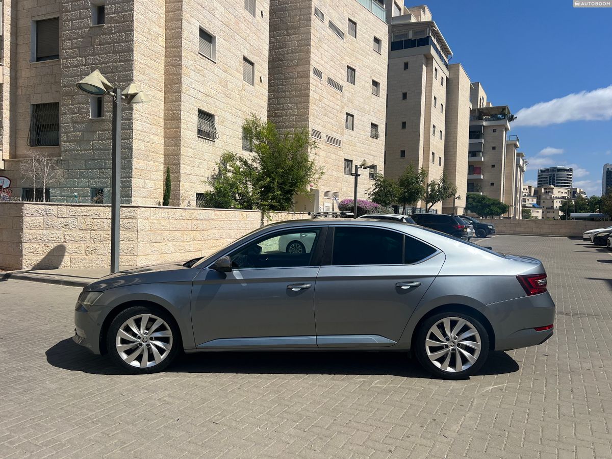 סקודה סופרב יד 2 רכב, 2018, פרטי