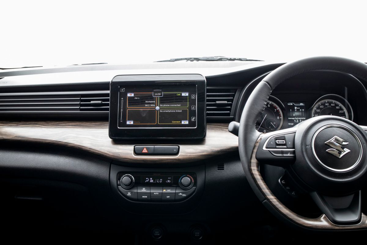 Suzuki Ertiga 2018. Dashboard. Compact Van, 2 generation