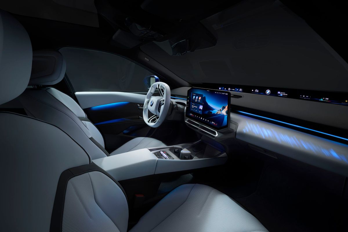 BMW i3. Передние сидения.