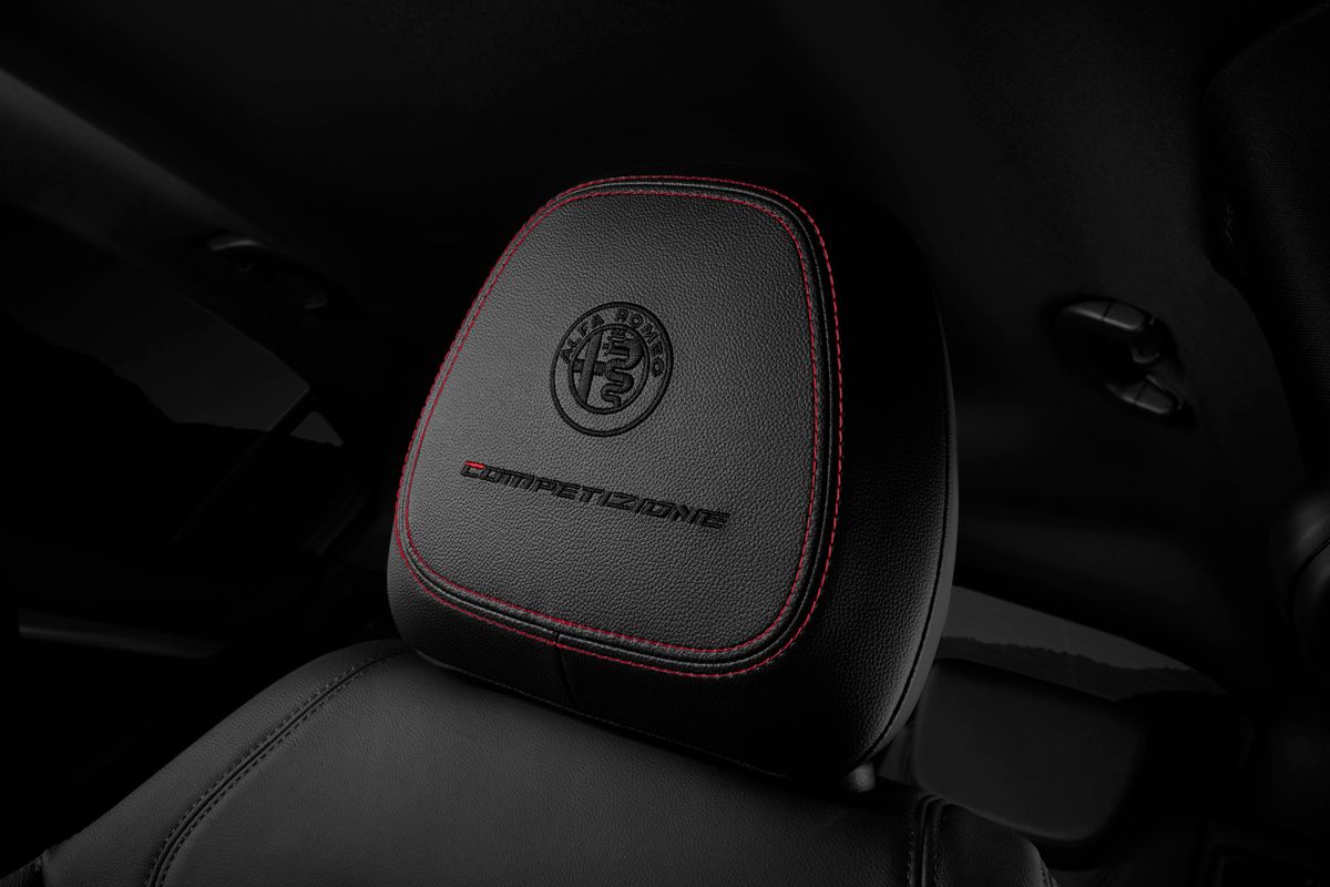 Alfa Romeo Giulia 2022. Siéges avants. Berline, 2 génération, restyling 2