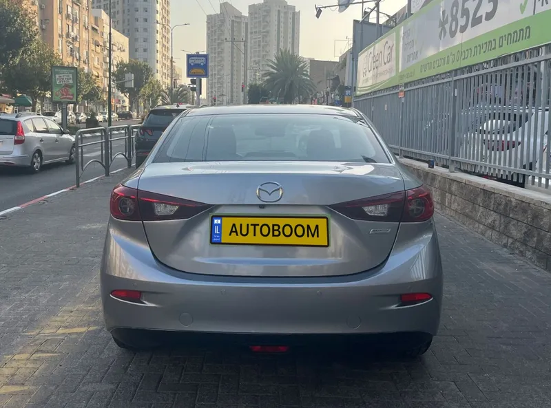 Mazda 3 2nd hand, 2015