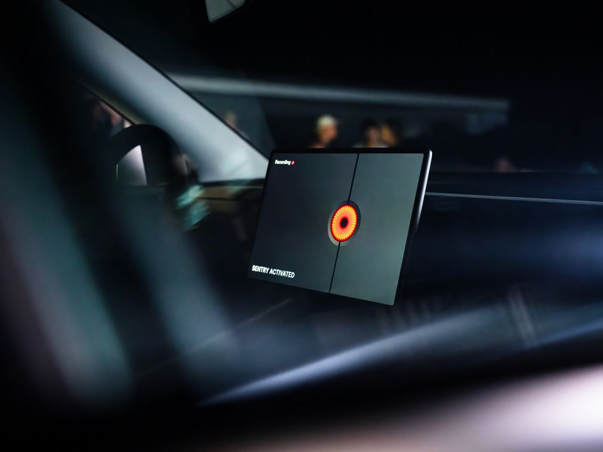 Tesla Model Y 2025. Мультимедиа. Внедорожник 5 дв., 1 поколение, рестайлинг