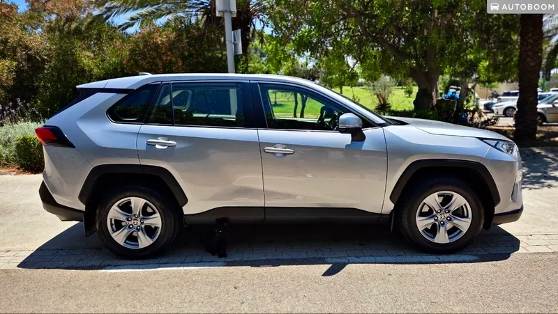 Toyota RAV4 с пробегом, 2023
