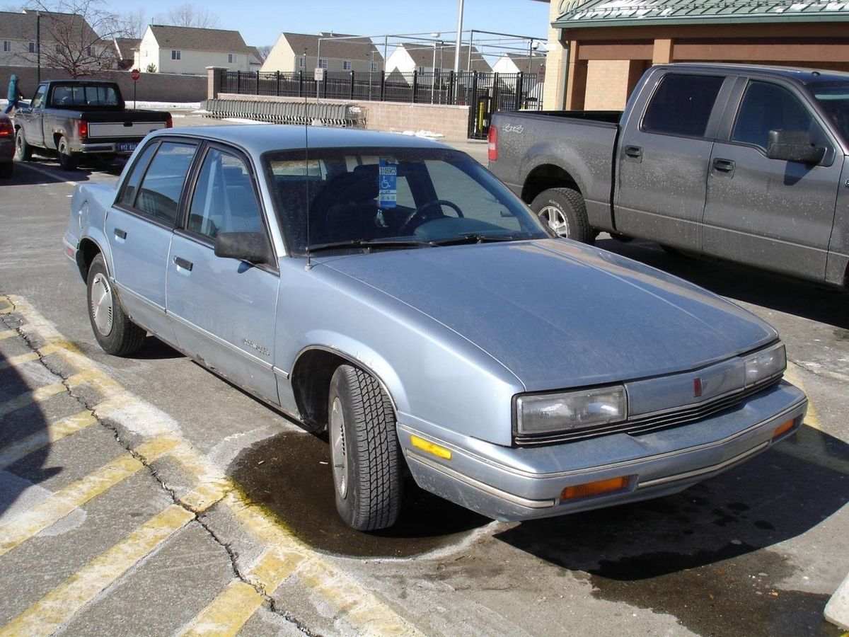 Oldsmobile Cutlass Calais 1984. Bodywork, Exterior. Sedan, 1 generation
