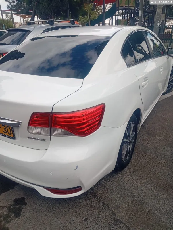 Toyota Avensis 2nd hand, 2014, private
