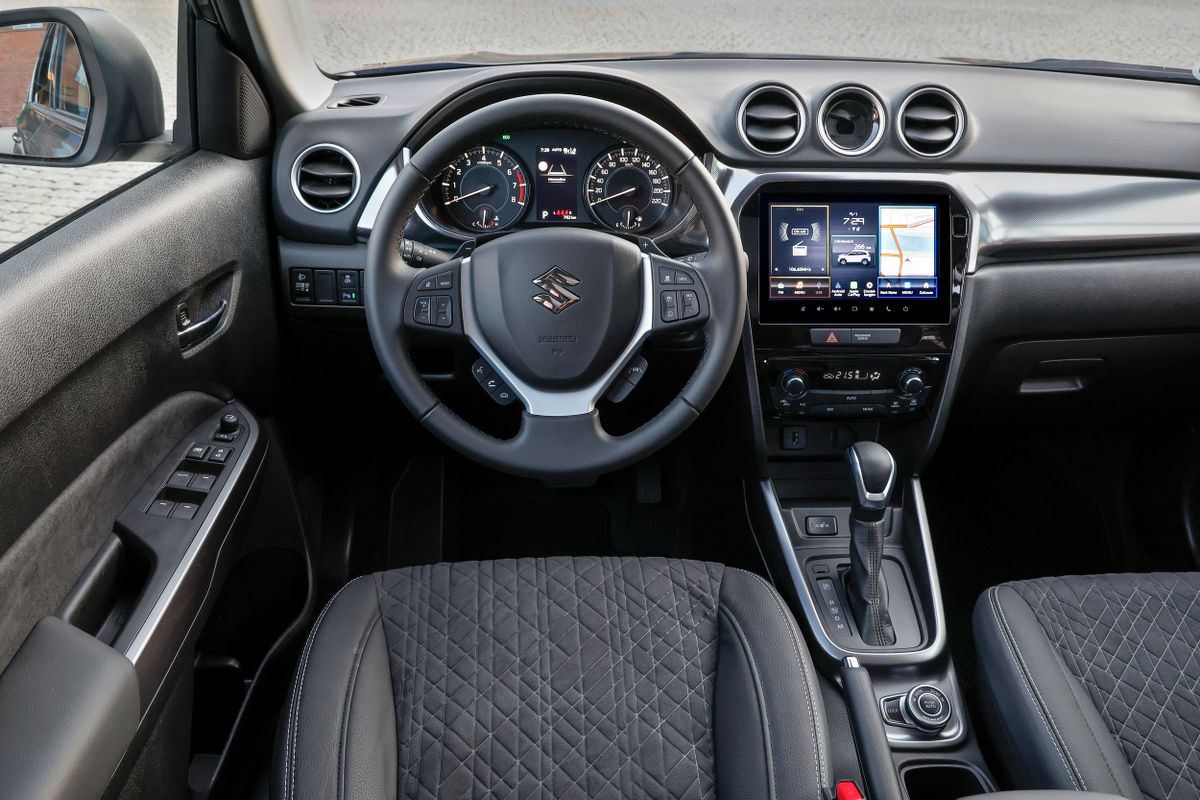Suzuki Vitara 2024. Передние сидения. Внедорожник 5 дв., 4 поколение, рестайлинг 2