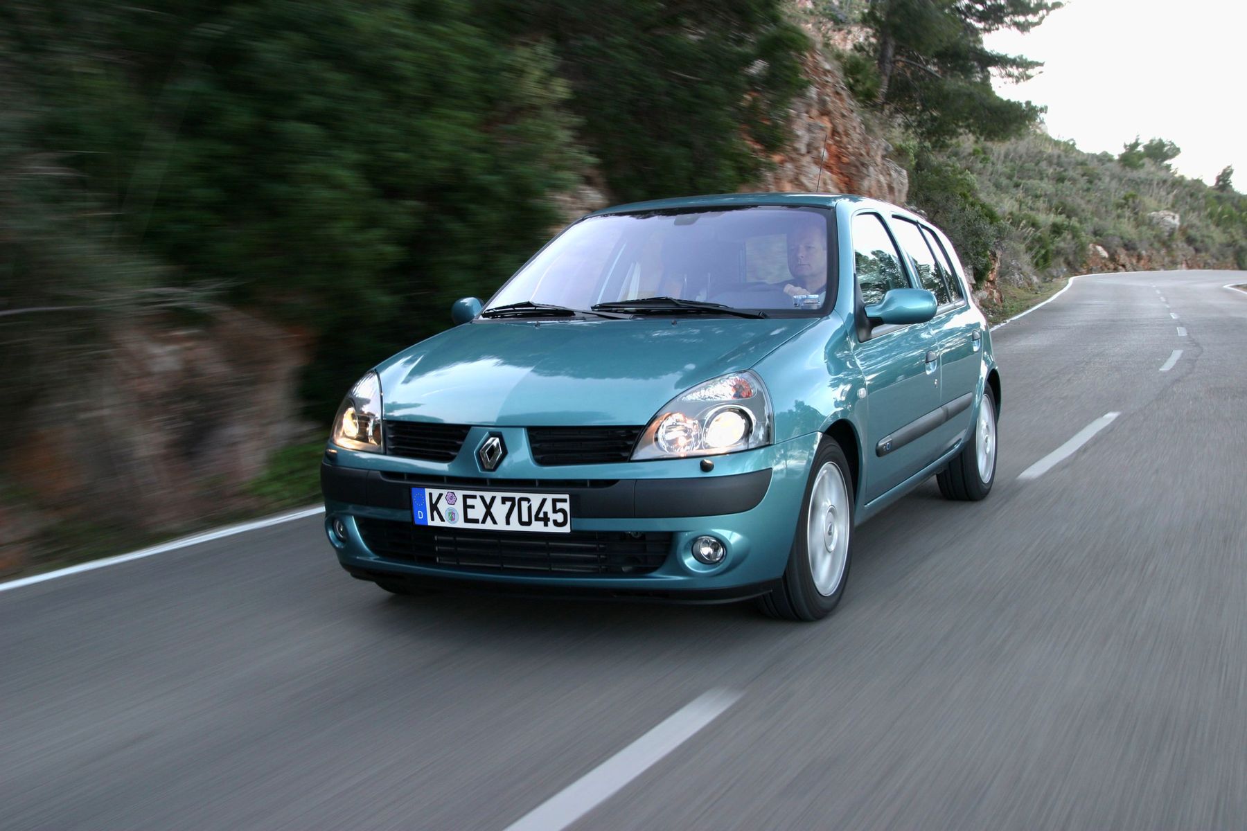 Renault старые. Рено Клио 2 поколение. Renault Clio 2 Рестайлинг 2. Рено Клио 2003. Рено Клио 2003 5ex.