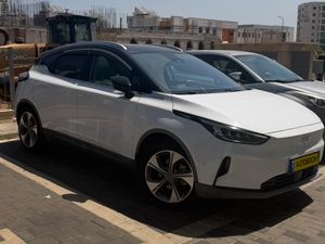 Geely Geometry C, 2023, photo