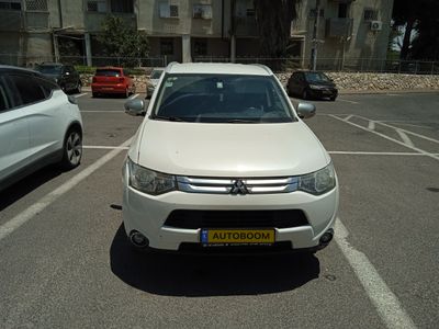 מיצובישי אאוטלנדר יד 2 רכב, 2015, פרטי