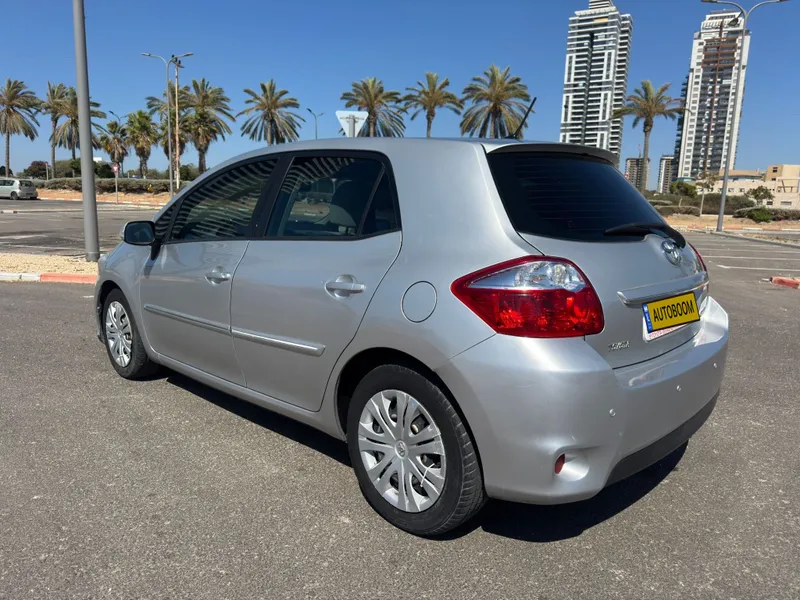 Toyota Auris с пробегом, 2011