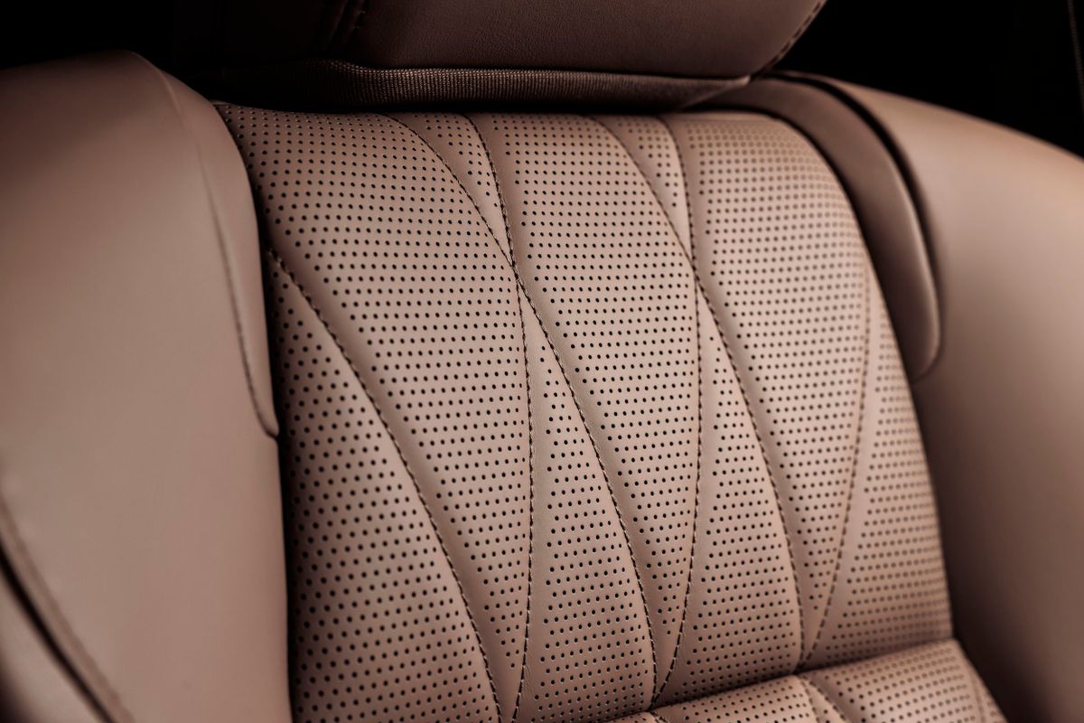 Mitsubishi Outlander 2024. Передние сидения. Внедорожник 5 дв., 4 поколение, рестайлинг 1