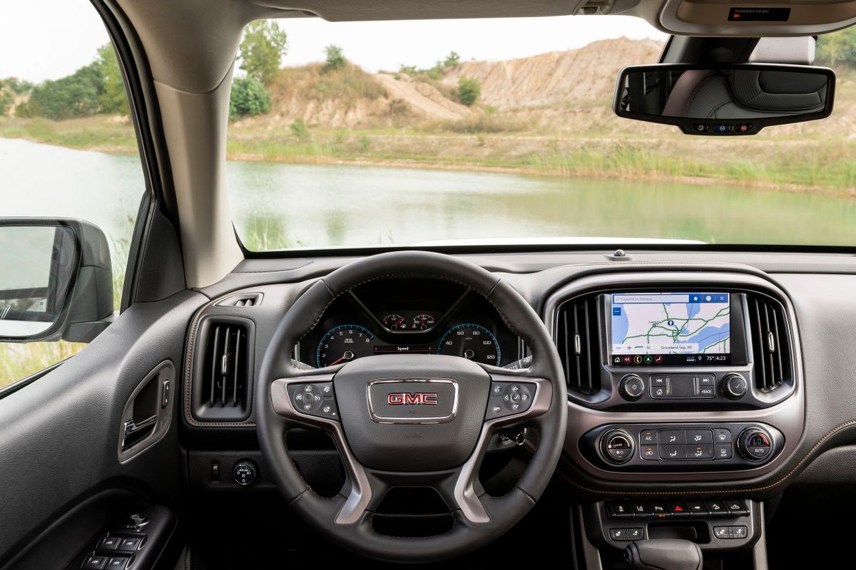 GMC Canyon 2020. Dashboard. Pickup double-cab, 2 generation, restyling