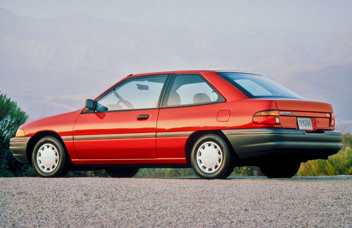 פורד אסקורט (צפון אמריקה) ‏1990. מרכב, צורה. האצ'בק 3 דלתות, 2 דור
