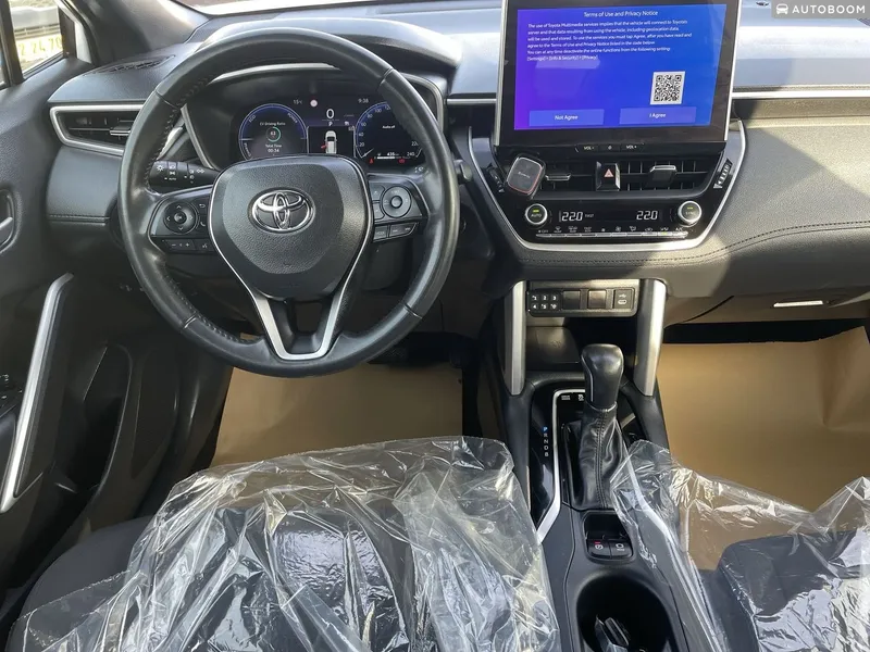 Toyota Corolla Cross 2nd hand, 2024