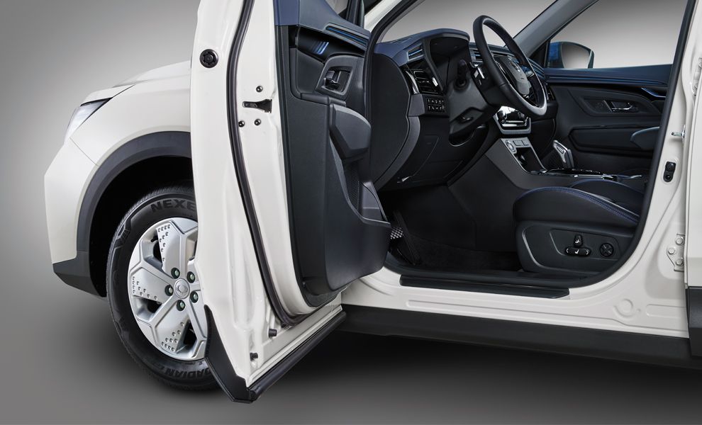 SsangYong Korando E-motion 2022. Front seats. SUV 5-doors, 4 generation