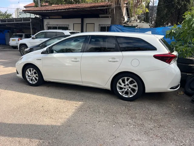 Toyota Auris с пробегом, 2017