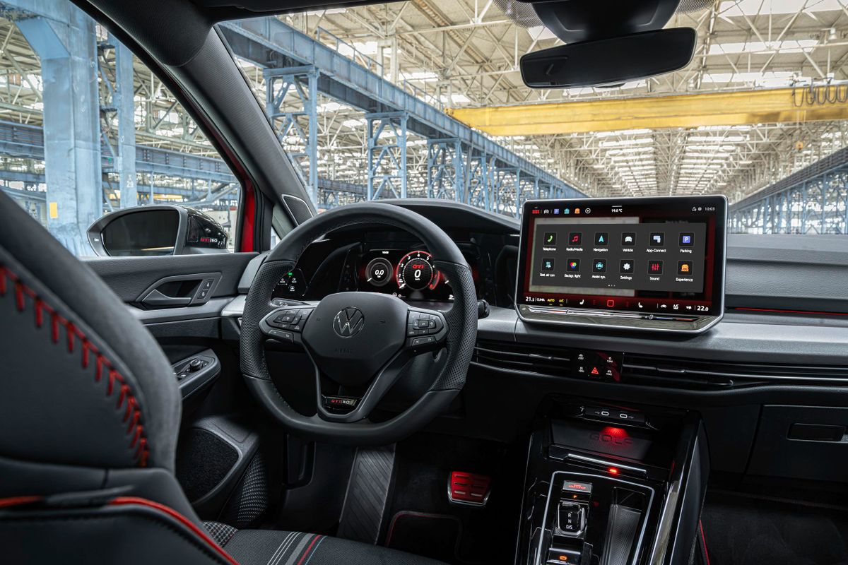 פולקסווגן גולף GTI. לוח מחוונים.