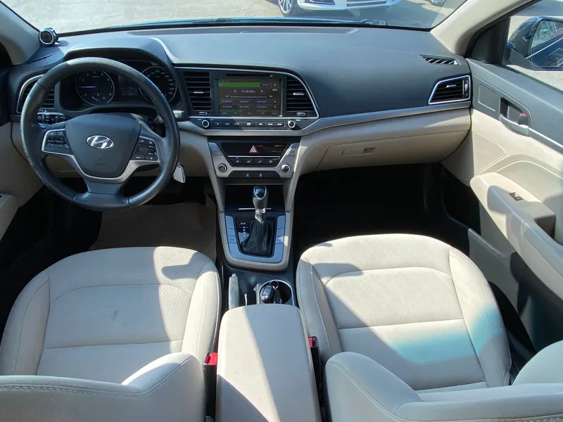 Hyundai Elantra 2nd hand, 2016