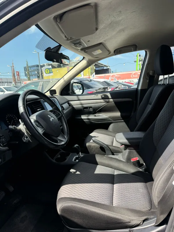 Mitsubishi Outlander 2nd hand, 2015