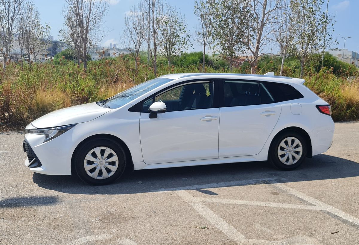 Toyota Corolla 2nd hand, 2022, private