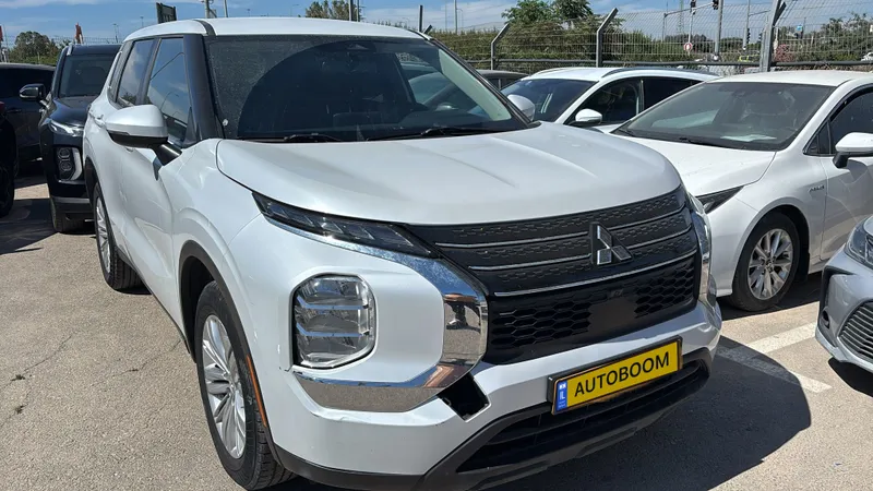 Mitsubishi Outlander 2nd hand, 2023