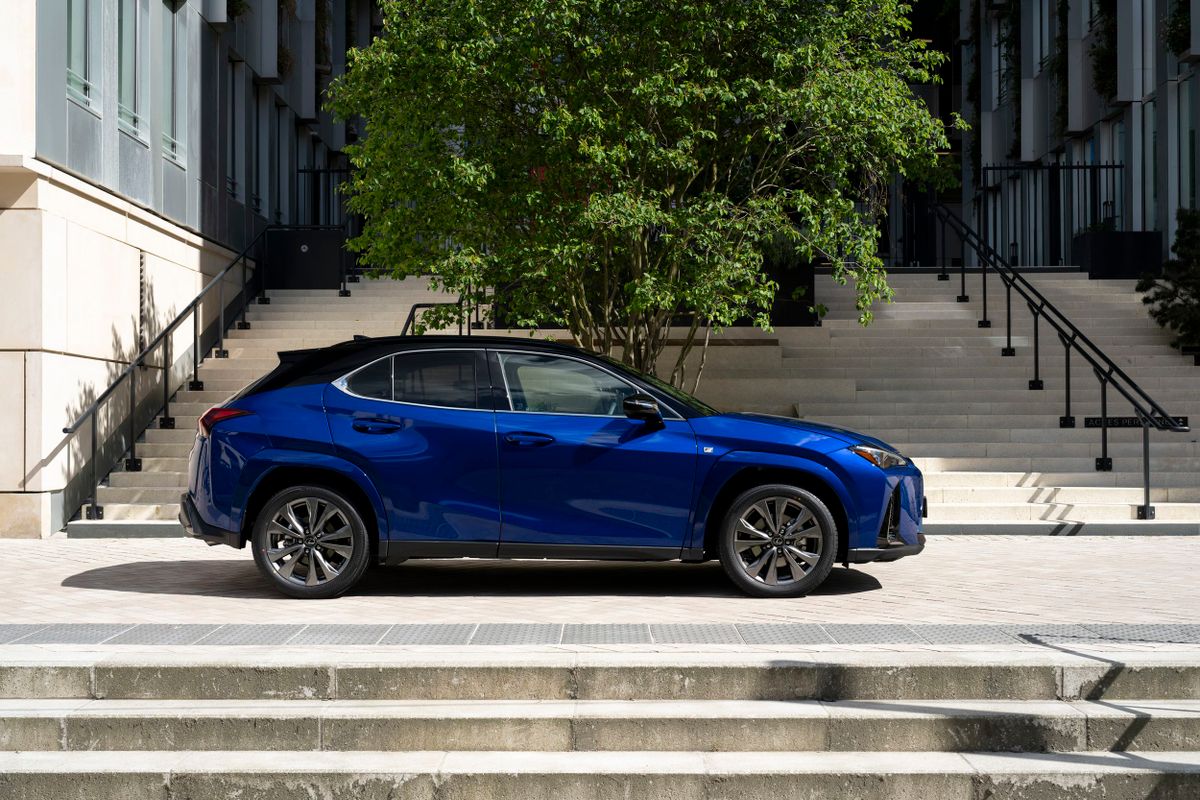 Lexus UX. Кузов, экстерьер.