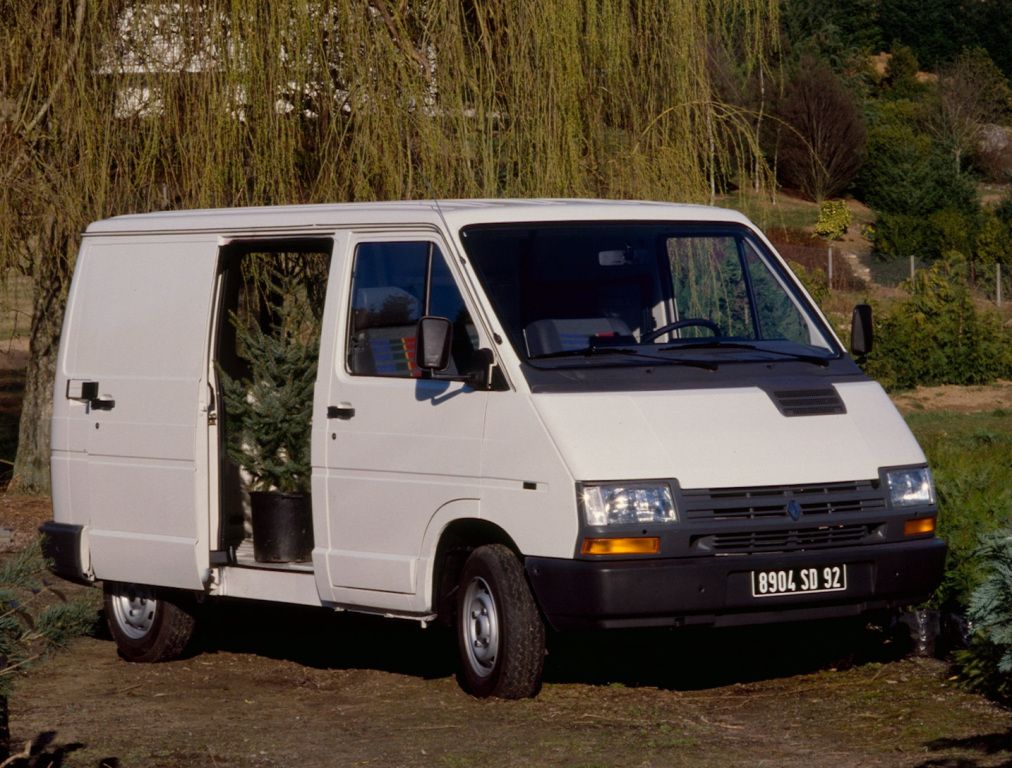 Рено Трафик Бензин